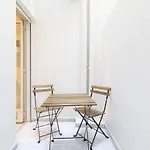 Апартаменты Urban Oasis Minimal Design A.c. Perfect Location