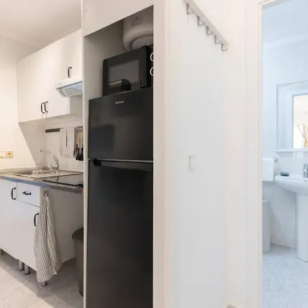 Apartment Urban Oasis Minimal Design A.c. Perfect Location *